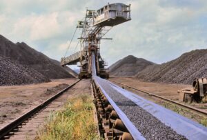 Minério do Manganês, na Serra do Navio, Amapá, 1982.