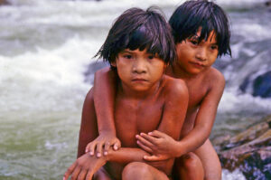 TRUAMAK E PUTDJAWA (NIWATHIMA) AVA CANOEIRO EM 1997